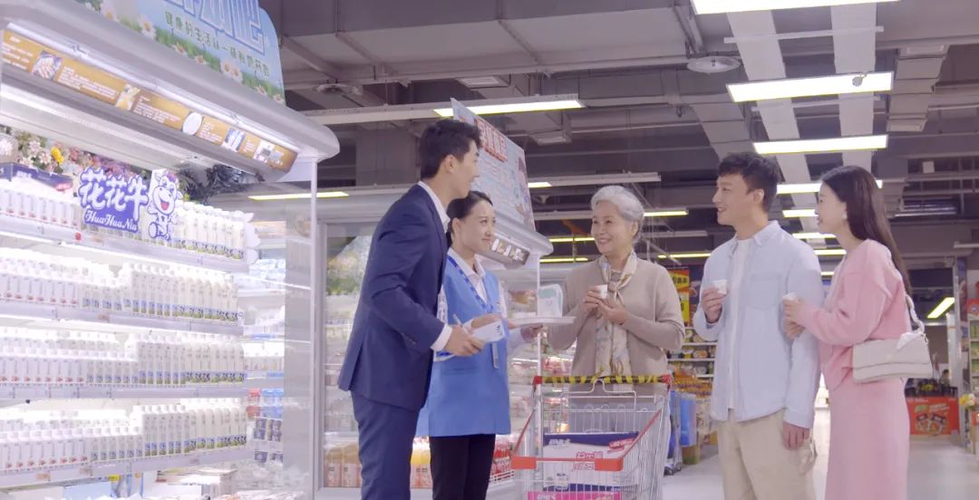 點(diǎn)贊！河南日?qǐng)?bào)要聞02版——報(bào)道花花牛乳業(yè)集團(tuán)鄭州分公司乳制品生產(chǎn)場(chǎng)景，彰顯花花牛乳業(yè)集團(tuán)發(fā)展新活力