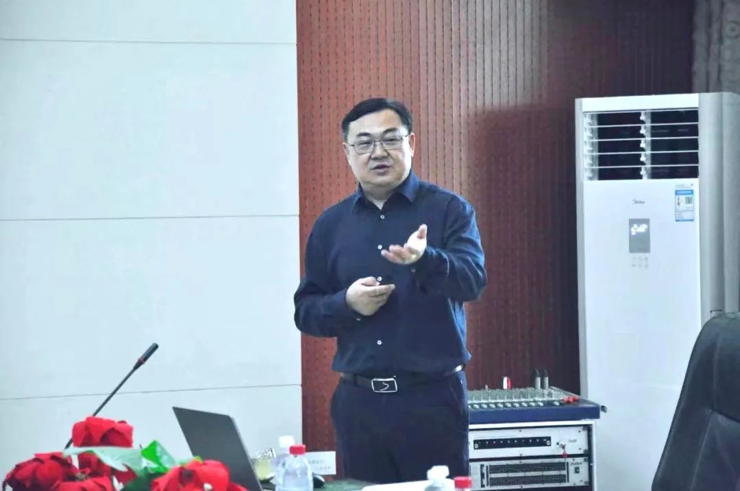 花花牛丨國家奶牛產(chǎn)業(yè)技術(shù)體系首席科學(xué)家、中國農(nóng)業(yè)大學(xué)教授李勝利一行蒞臨花花牛魯山瑞亞參觀調(diào)研