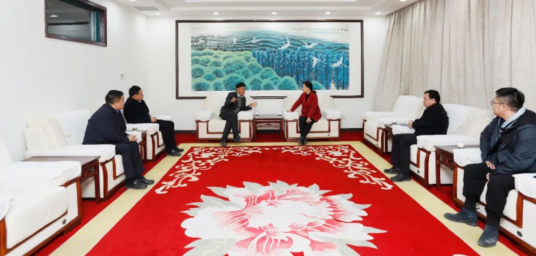發(fā)揮產(chǎn)業(yè)優(yōu)勢(shì) 助力鄉(xiāng)村振興 | 民權(quán)縣委副書(shū)記、縣長(zhǎng)王靜嫻會(huì)見(jiàn)關(guān)曉彥董事長(zhǎng)一行