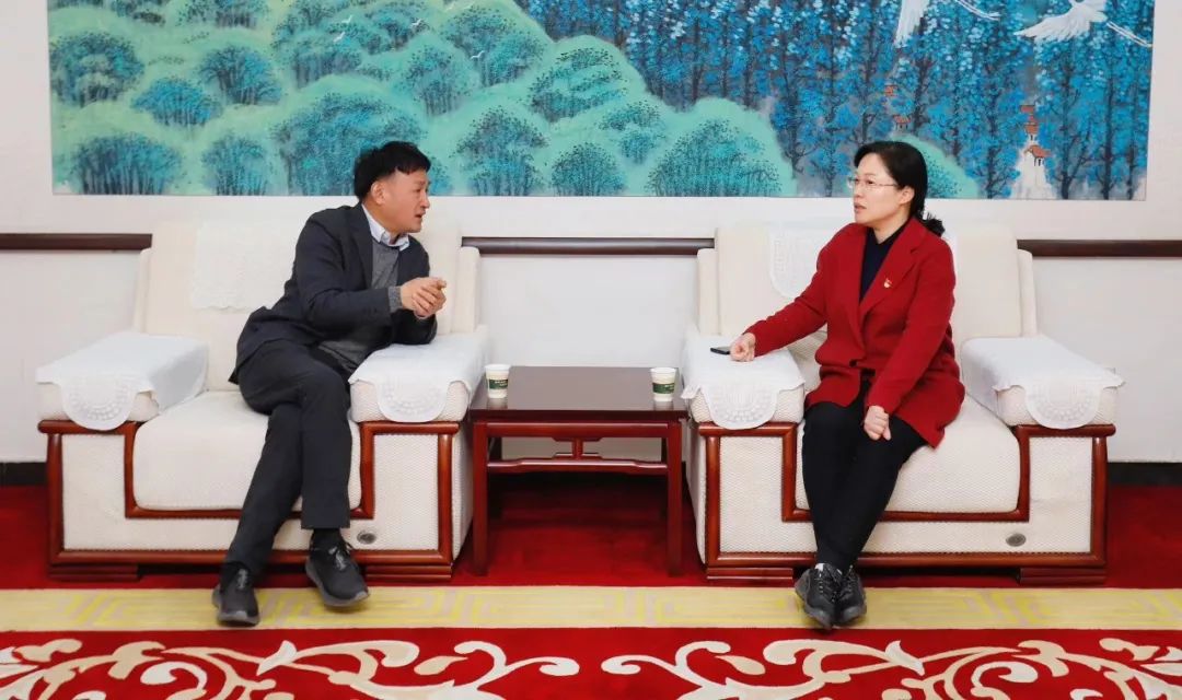 發(fā)揮產(chǎn)業(yè)優(yōu)勢(shì) 助力鄉(xiāng)村振興 | 民權(quán)縣委副書(shū)記、縣長(zhǎng)王靜嫻會(huì)見(jiàn)關(guān)曉彥董事長(zhǎng)一行