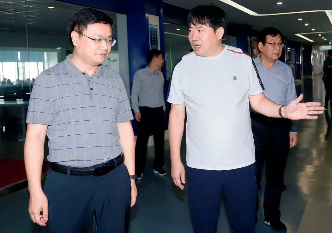 快訊|社旗縣人民政府縣長(zhǎng)關(guān)文波一行蒞臨花花牛乳業(yè)集團(tuán)參觀考察 快訊|社旗縣人民政府縣長(zhǎng)關(guān)文波一行蒞臨花花牛乳業(yè)集團(tuán)參觀考察