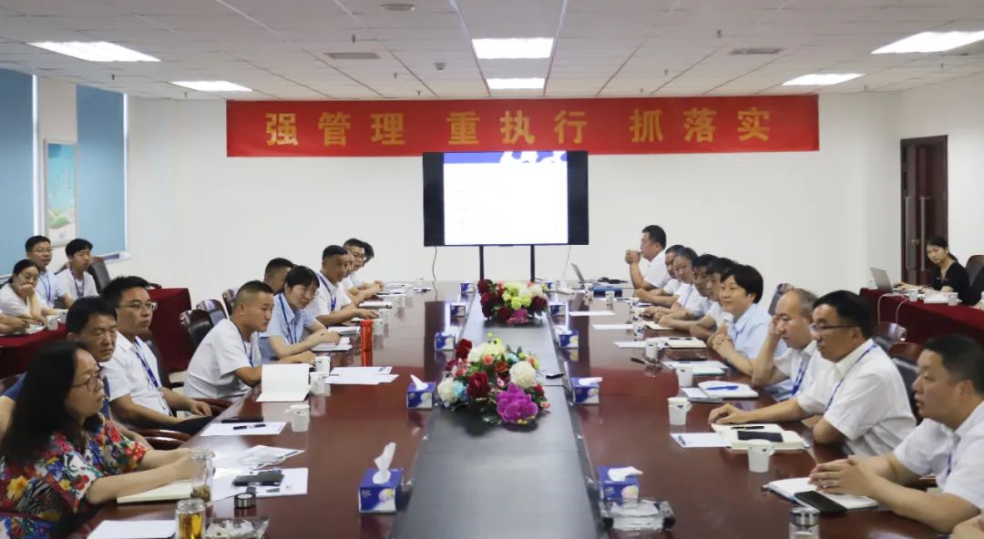 勇?lián)姑な卣齽?chuàng)新｜花花牛乳業(yè)集團召開營銷、養(yǎng)殖及飼料月度經(jīng)營工作會議