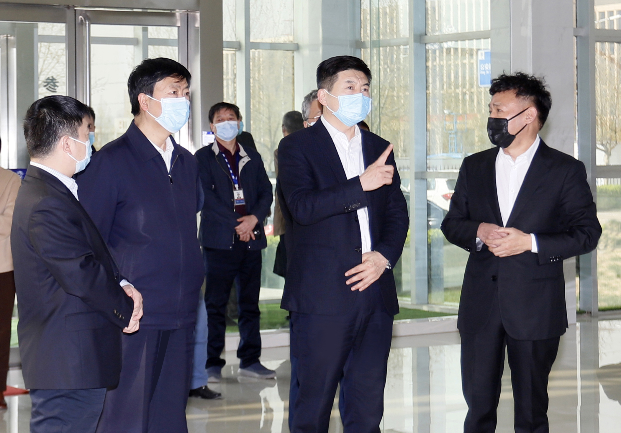 河南省委常委、副省長(zhǎng)費(fèi)東斌蒞臨 花花牛乳業(yè)集團(tuán)調(diào)研