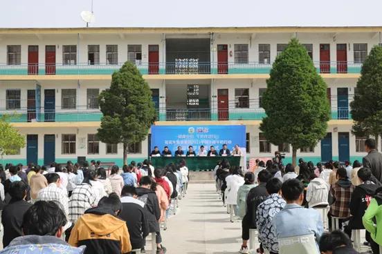 花花牛 | 花花牛乳業(yè)集團(tuán)2021中國(guó)小康牛奶行動(dòng) 公益助學(xué)捐贈(zèng)儀式在太康縣舉行 花花牛 | 花花牛乳業(yè)集團(tuán)2021中國(guó)小康牛奶行動(dòng) 公益助學(xué)捐贈(zèng)儀式在太康縣舉行