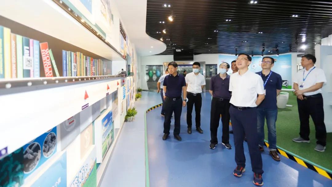 快訊 | 湖北省農(nóng)業(yè)廳副廳長王海濤等領(lǐng)導一行蒞臨河南花花牛乳業(yè)集團參觀調(diào)研 快訊 | 湖北省農(nóng)業(yè)廳副廳長王海濤等領(lǐng)導一行蒞臨河南花花牛乳業(yè)集團參觀調(diào)研