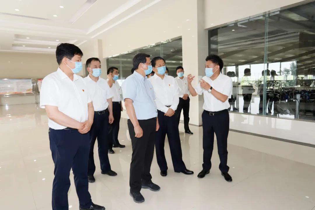 快訊 | 河南省委常委、省紀(jì)委書記、省監(jiān)委主任任正曉蒞臨花花牛乳業(yè)集團(tuán)新蔡瑞亞牧場調(diào)研