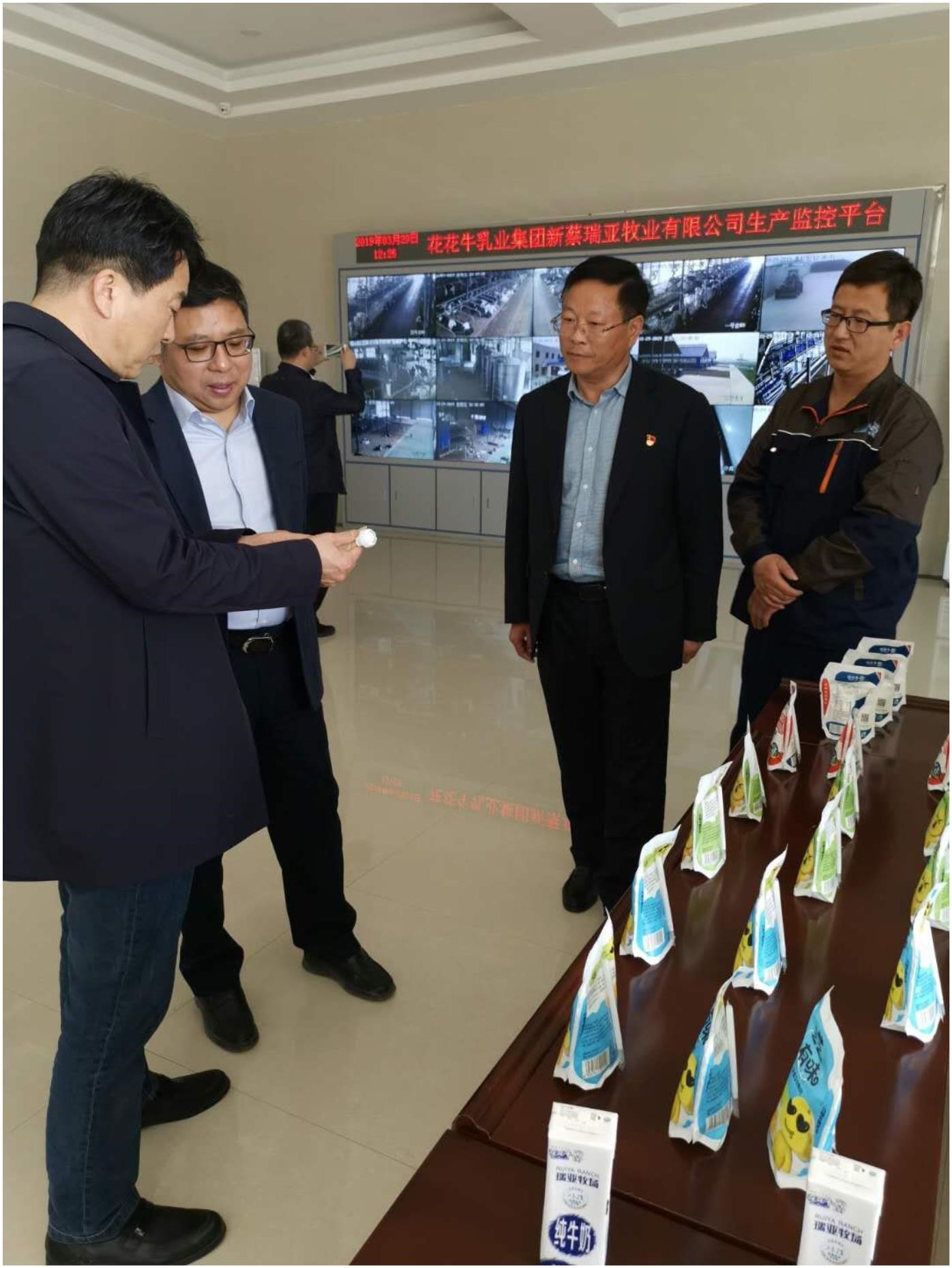 中國建設銀行河南省分行行長石永拴 蒞臨花花牛新蔡瑞亞牧業(yè)有限公司考察調(diào)研 中國建設銀行河南省分行行長石永拴 蒞臨花花牛新蔡瑞亞牧業(yè)有限公司考察調(diào)研