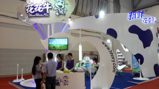 花花牛牛氣沖天！農(nóng)業(yè)部長品嘗“領暢”點贊，又獲國際奶業(yè)平臺青睞