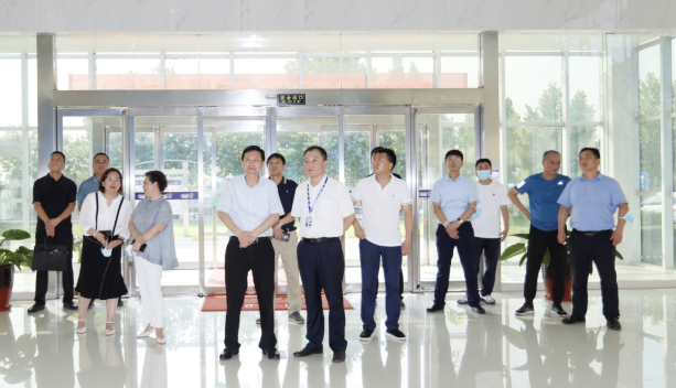 快訊|鄭州市二七區(qū)委副書記、區(qū)長虎榮鑫蒞臨河南花花牛乳業(yè)集團調(diào)研