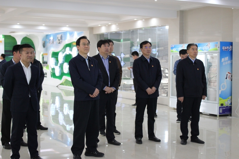河南省委常委、組織部部長(zhǎng)孔昌生 蒞臨河南花花牛集團(tuán)魯山瑞亞牧業(yè)有限公司調(diào)研