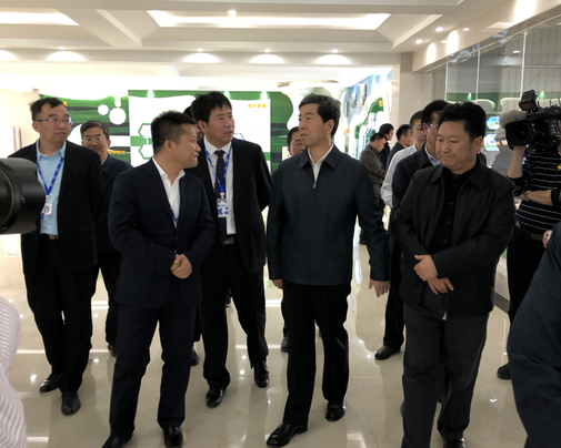 河南省委副書記、省長陳潤兒一行蒞臨 花花牛集團魯山瑞亞牧業(yè)有限公司視察調(diào)研